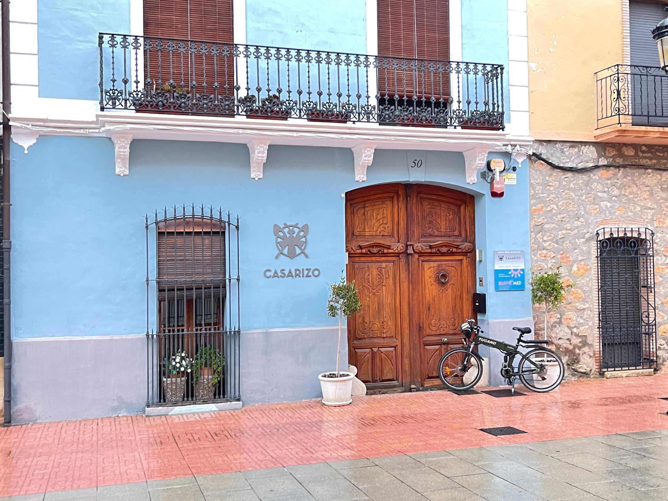 Fachada con bicicleta